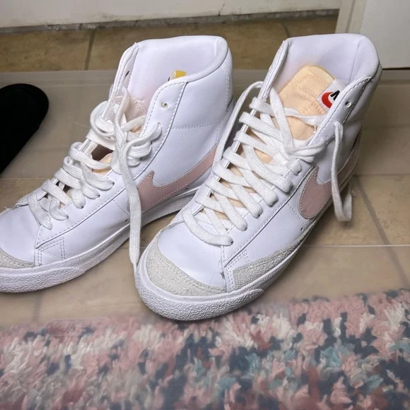 Nike BLAZER Mid ‘77 - Picture 1 of 3